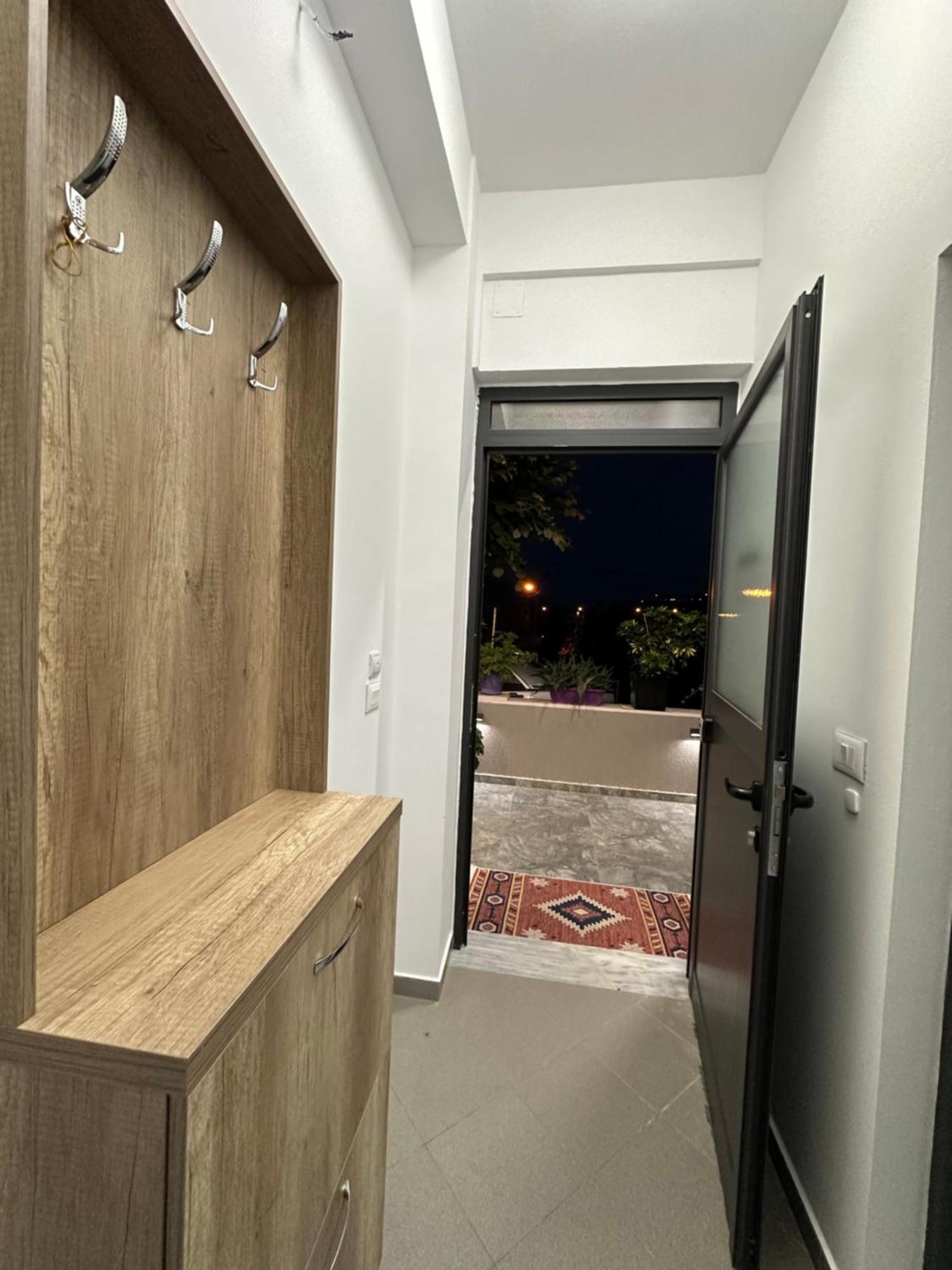 Lola'S Rooms Gjirokaster Exterior photo