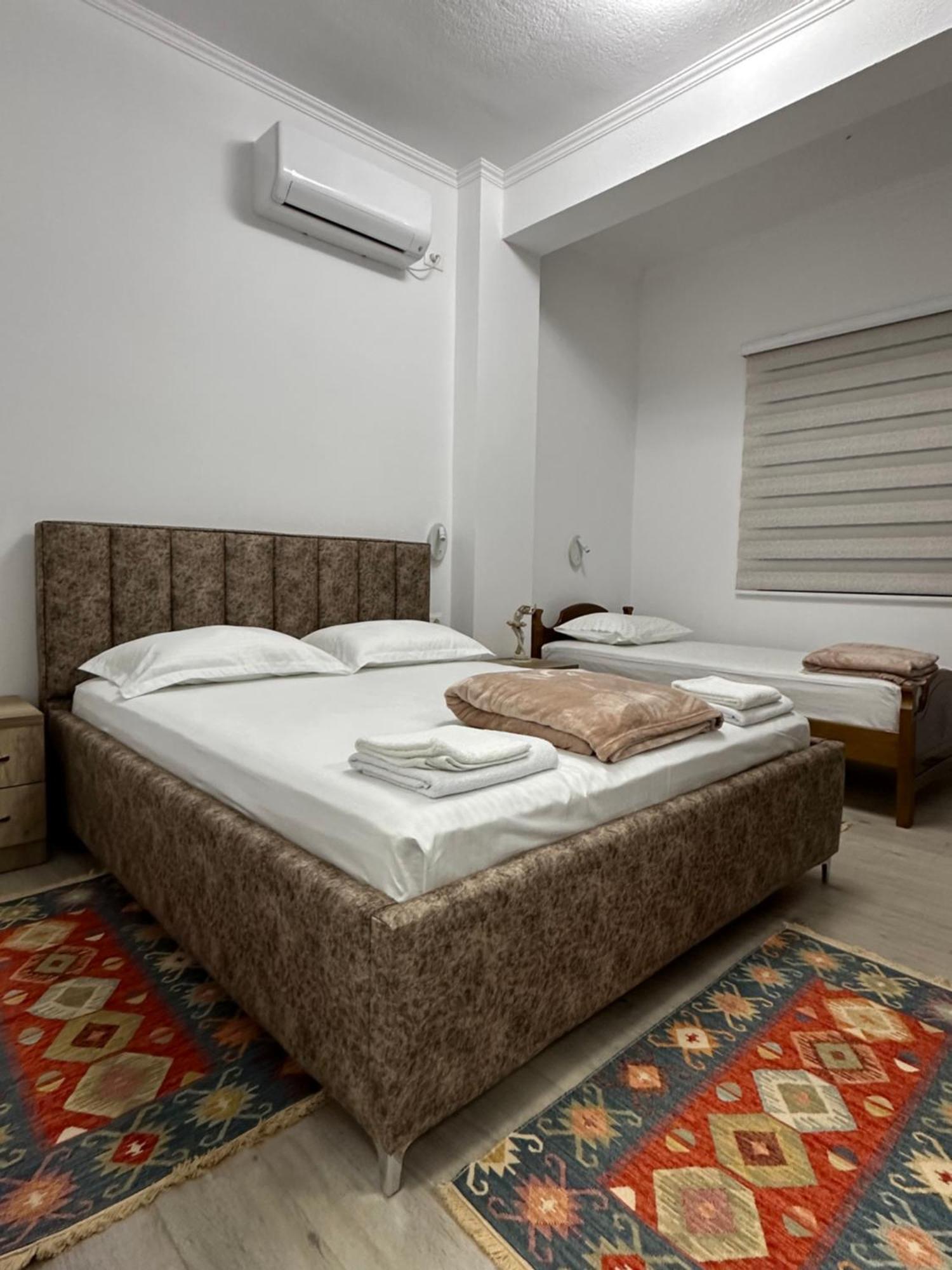 Lola'S Rooms Gjirokaster Exterior photo