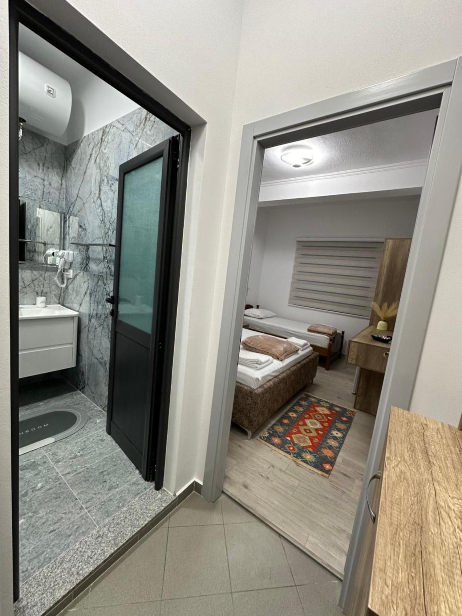 Lola'S Rooms Gjirokaster Exterior photo