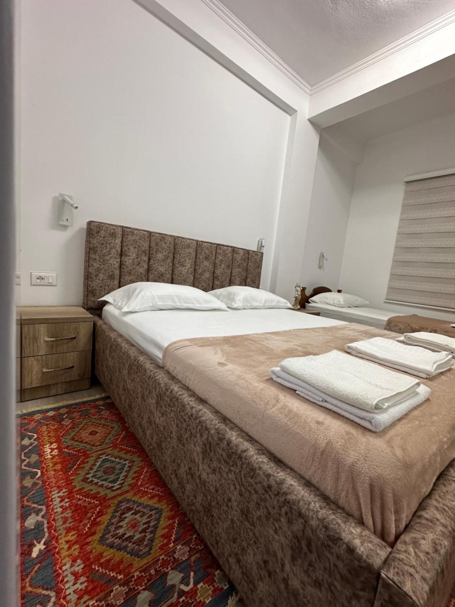 Lola'S Rooms Gjirokaster Exterior photo