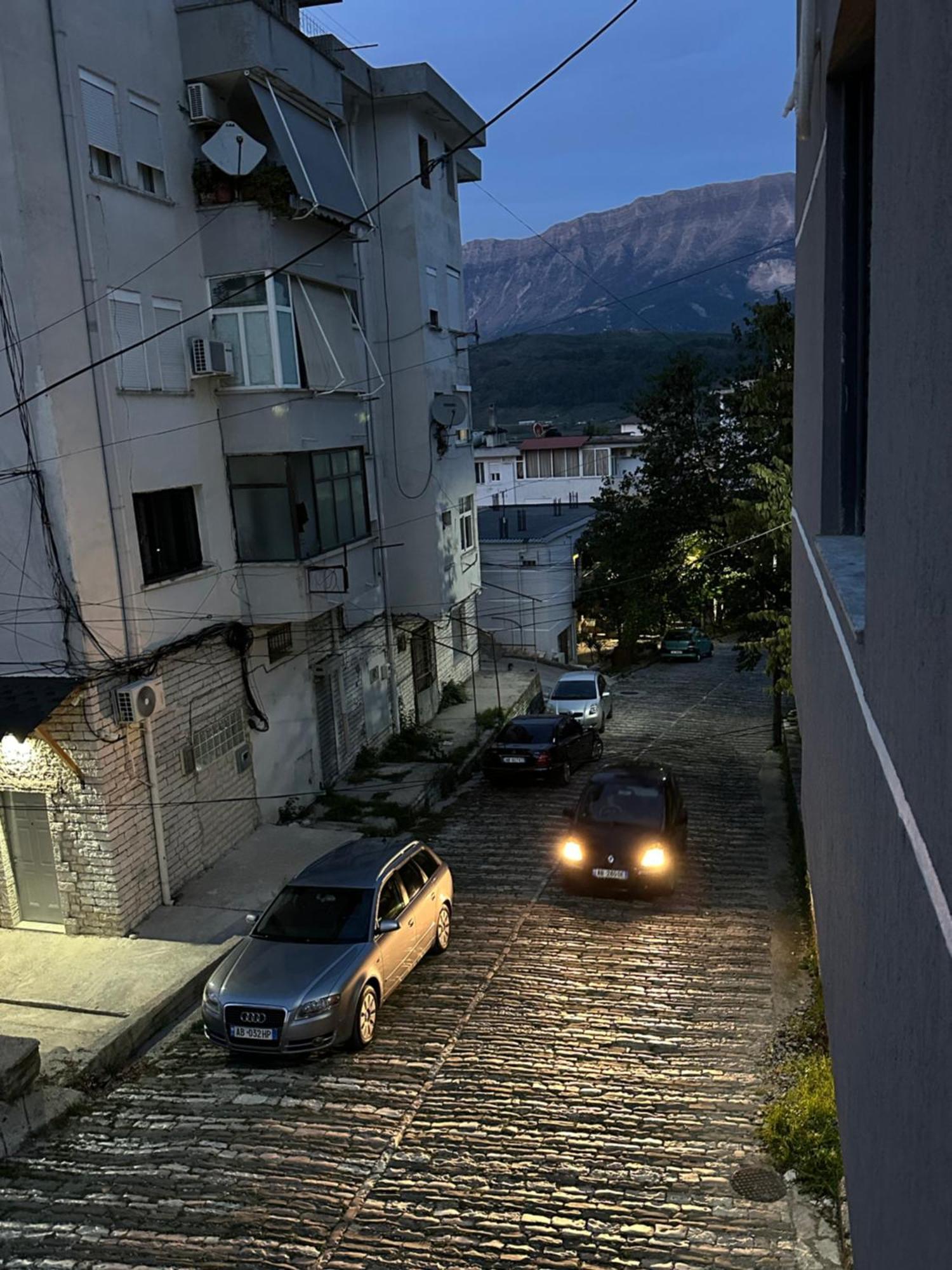 Lola'S Rooms Gjirokaster Exterior photo
