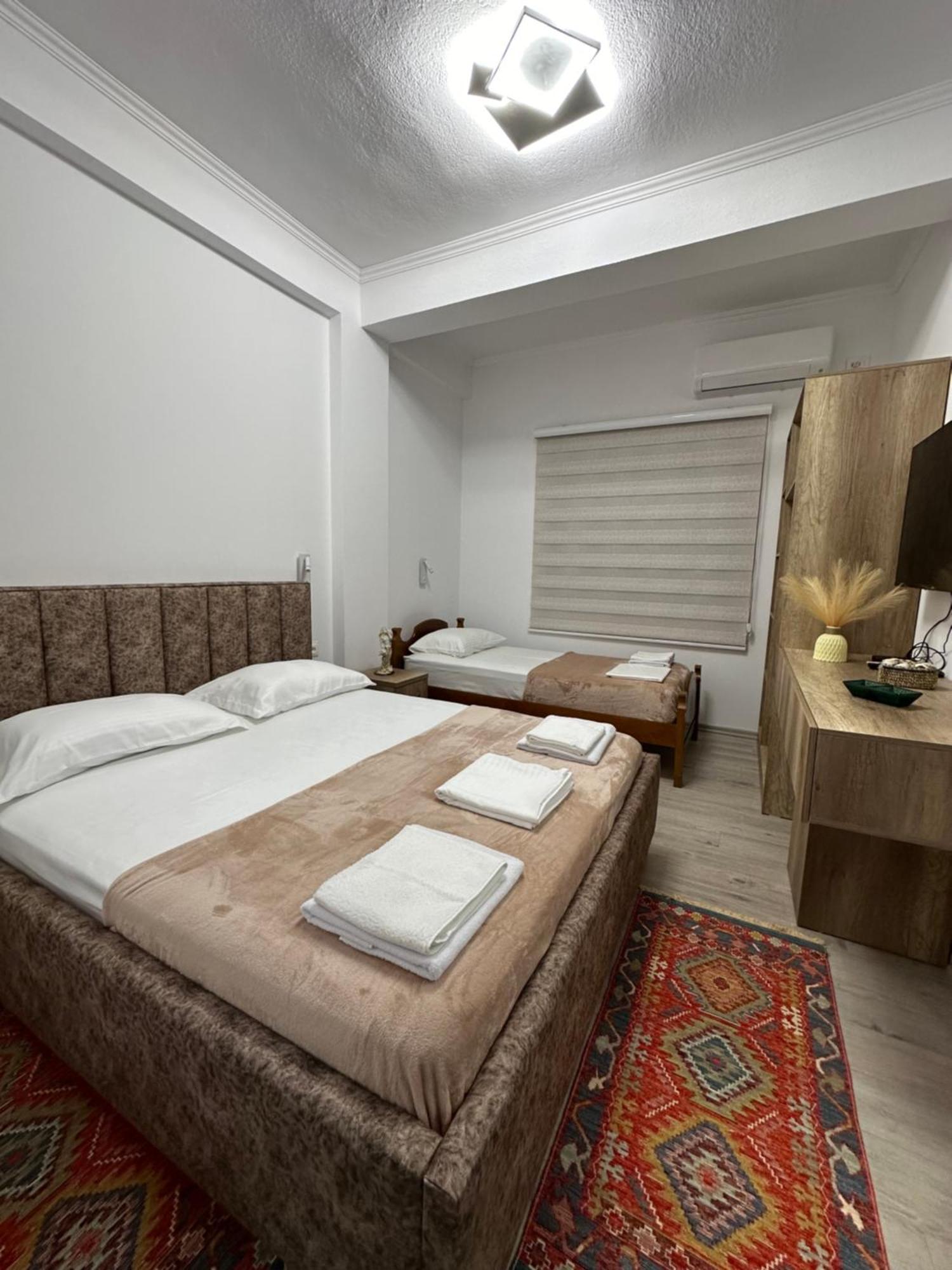Lola'S Rooms Gjirokaster Exterior photo