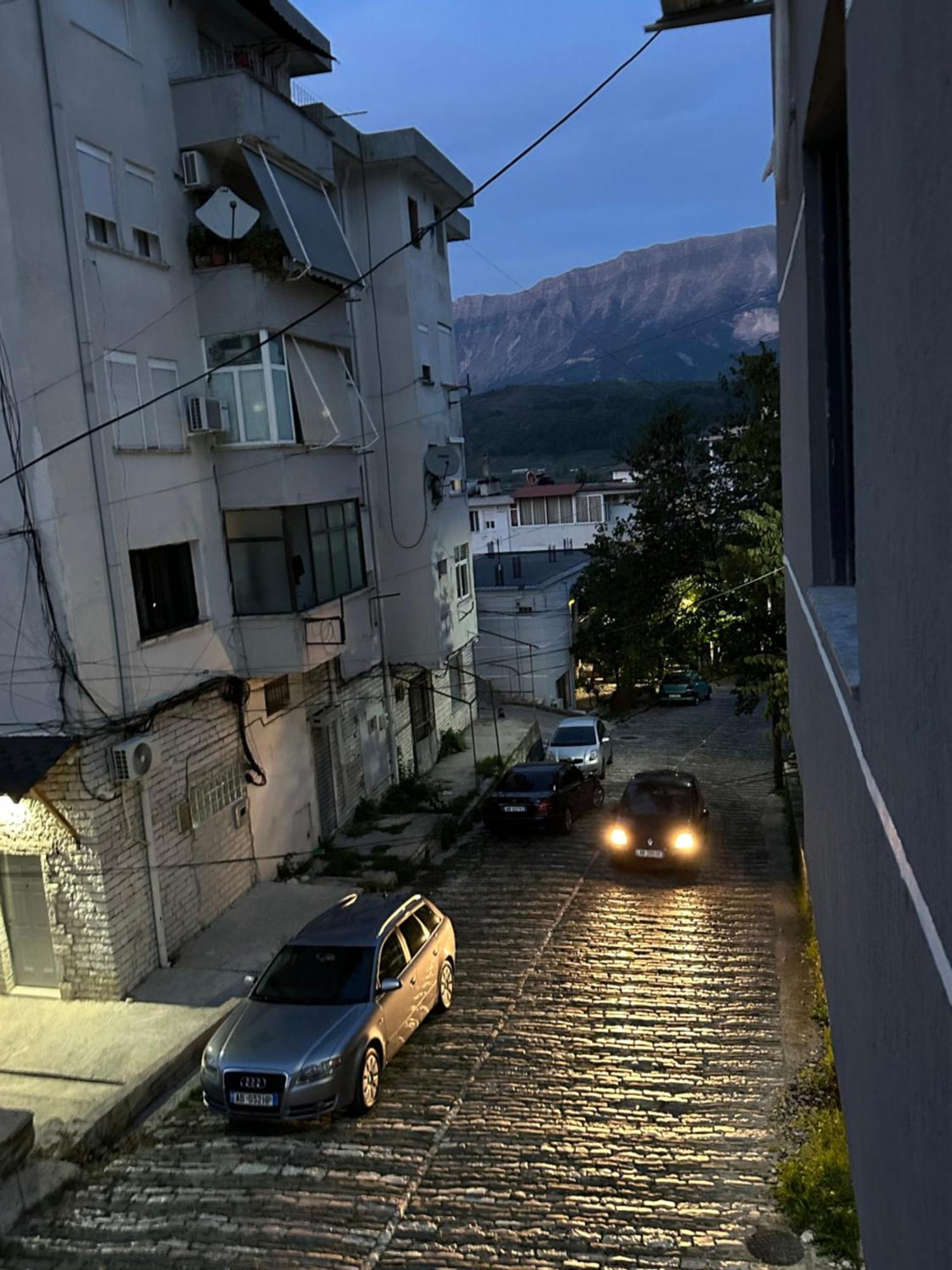 Lola'S Rooms Gjirokaster Exterior photo